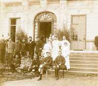  1914-1918 Mutiles devant le perron Mutilated in front of the perron.jpg 